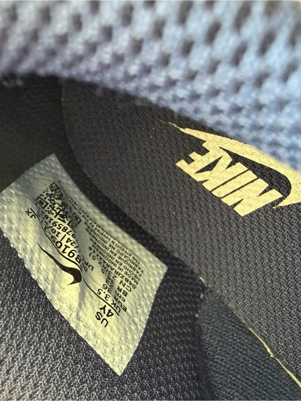 Nike Kids Navy and White Low-Top Sneakers - Picture 6 of 6